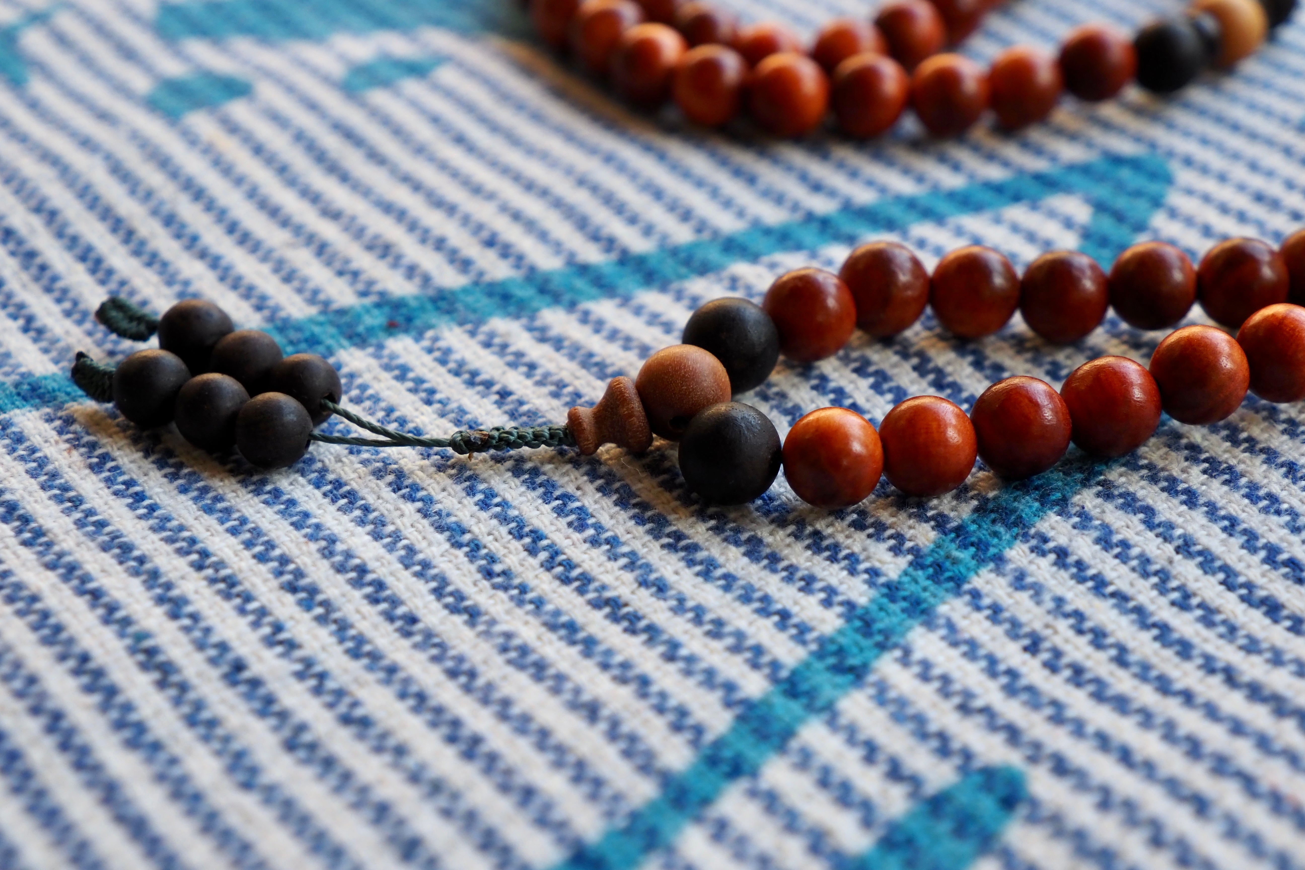 Mala-Halskette aus Santal und Ebony wood
